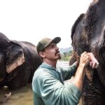 Jasper Pääkkönen Instagram – Bathing my new amigos at @elephantrescuepark in northern Thailand. These elephants are rescued from the logging industry, riding camps, circuses and other poor conditions. 📷: @real_rastivo #happyelephant #dumbo