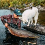 Jasper Pääkkönen Instagram – Let me see.. ok… approved. Throwback to when @talesoftaiga was still learning to be a fishing guide. #vanhakuva  #flyfishing #patagoniaflyfishing #visionflyfishing #samoyed 📷: @real_rastivo
