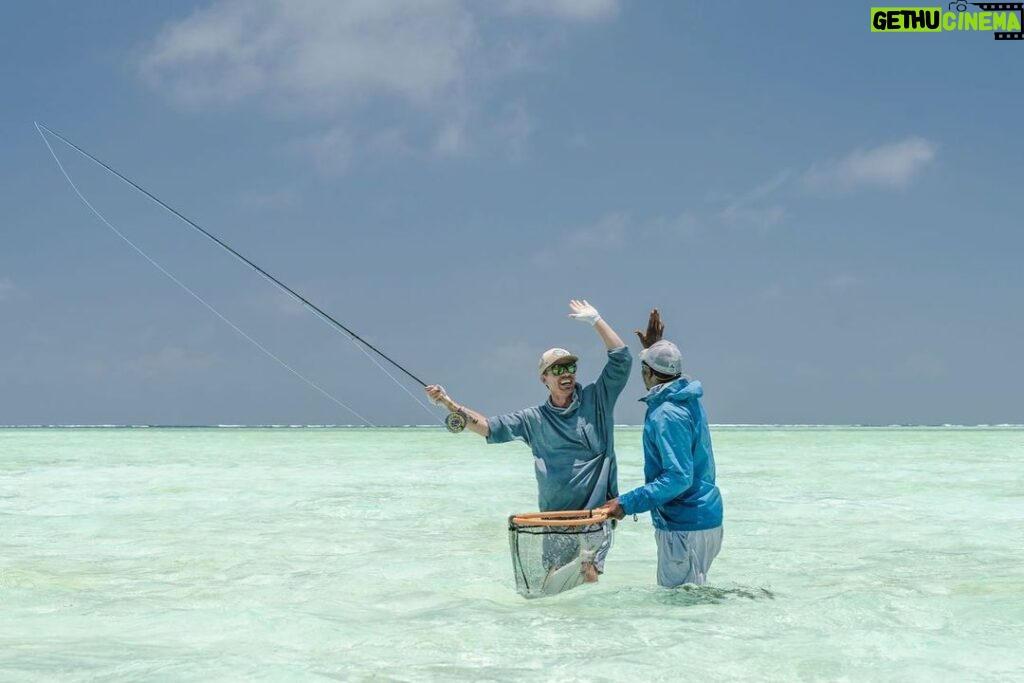 Jasper Pääkkönen Instagram - Fishing for indo pacific permit with two legends, Yvon Chouinard, a front-runner of environmental activism & founder of @patagonia and Alex Quatre, eagle eyed guide extraordinaire. Amazing times on Alphonse. . Photos by @brianchucky for @alphonsefishingco @bluesafariseychelles @keithroseinnesflyfishing @murrayc69 #permitonfly #alphonseisland #superflies