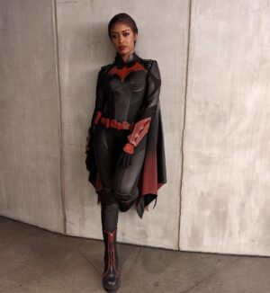 Javicia Leslie Instagram - Still telling HERstory 🦇 

📸: @carolynmccauley 
💄: @mupbycory