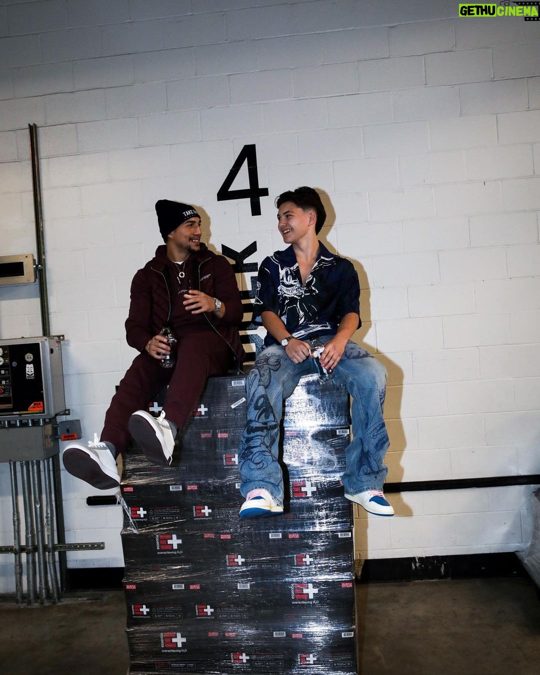 Javon Walton Instagram - @essentiawater x @brooklynnets! Last night was chill hanging with my Essentia fam kicking off their new partnership with the Brooklyn Nets. What’s crazy is if you’re in New York, @essentiawater is giving you a chance win a true VIP experience, Courtside Seats to a Nets game and dinner at the Crown Club. Hit their Instagram for details on how to enter. #EssentiaFuelsBK #Sweepstakes #EssentiaPartner Barclay Center Brooklyn, New York