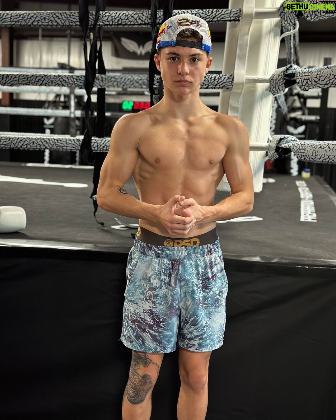 Javon Walton Instagram - Ready for March 2nd right NOW @mostvaluablepromotions @daznboxing