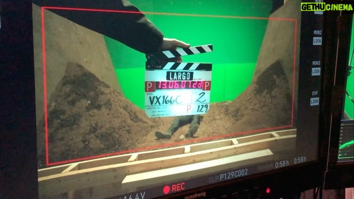 Jay Ryan Instagram - Happy Monday y’all.. A wee slice of BTS with a little past project titled LARGO (🤡) .. a million tonne of chopped up cardboard pieces and commentary by the brilliant @jamesmcavoyrealdeal #itchapter2 #bts #film #benhanscom