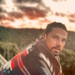 Jay Ryan Instagram - After several years of very polite government questioning and pleasant paperwork, along with drinking maple syrup 🍁 regularly - I’m officially a Canadian (on paper) 🇨🇦🇨🇦🇨🇦 Yay! Here’s a pic of me wrapped in my @pendletoncanada blanket to prove it. 😘 Thanks Canada! x