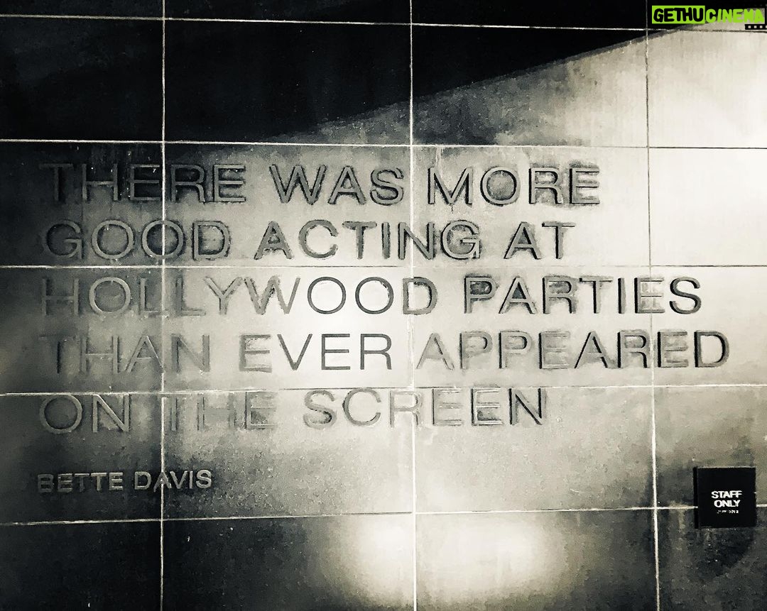 Jay Ryan Instagram - 😂 An observation on the observation deck. #BetteDavisEyes Star Alliance Lounge Outdoor Observation Deck