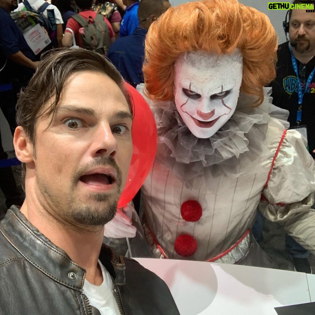 Jay Ryan Instagram - Pennywise disguised as a ComiCon fan at the signing this morning - you don’t fool me!
