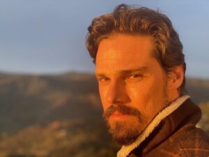 Jay Ryan Instagram - golden hour 😎
