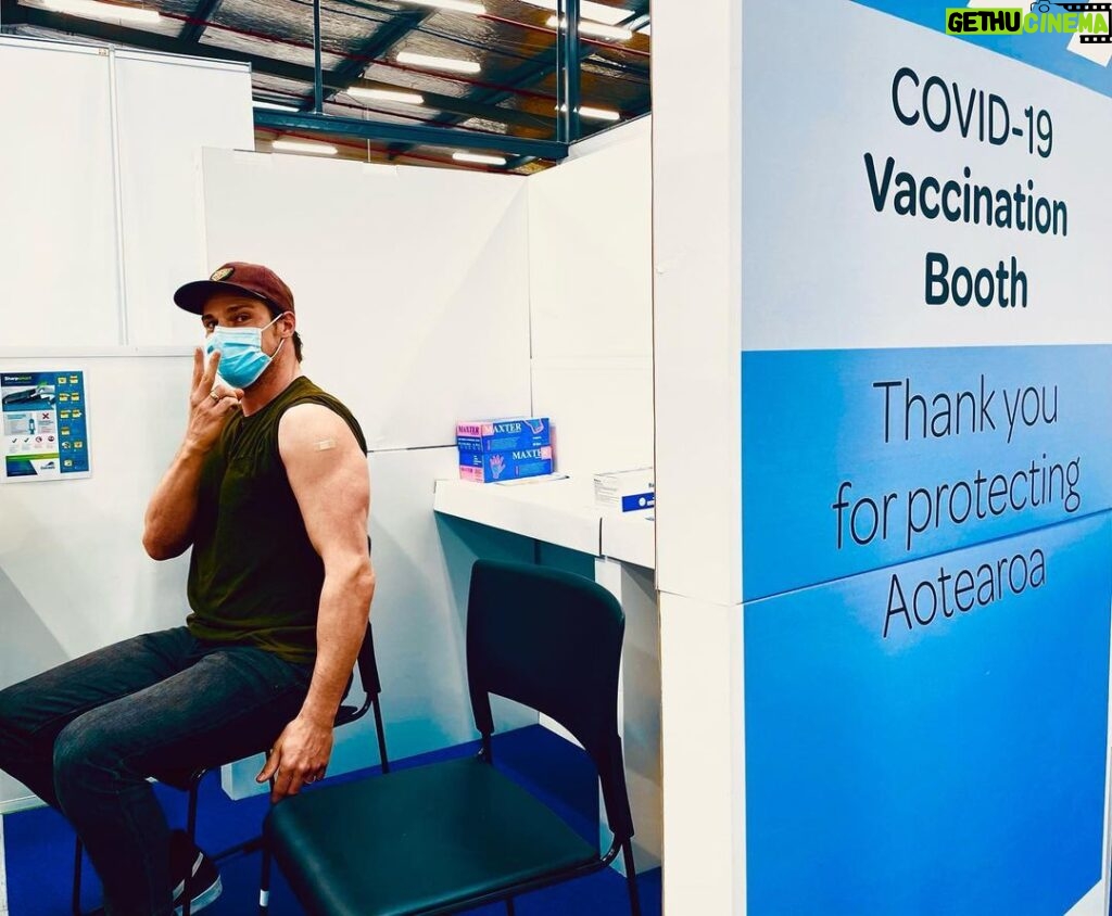 Jay Ryan Instagram - Thank You Aotearoa. 💙 I was nervous as all hell about this, but I can thankfully say its done. Big thanks to all the hardworking nurses & staff rolling it out for our country. #strongertogether #ifyoucando