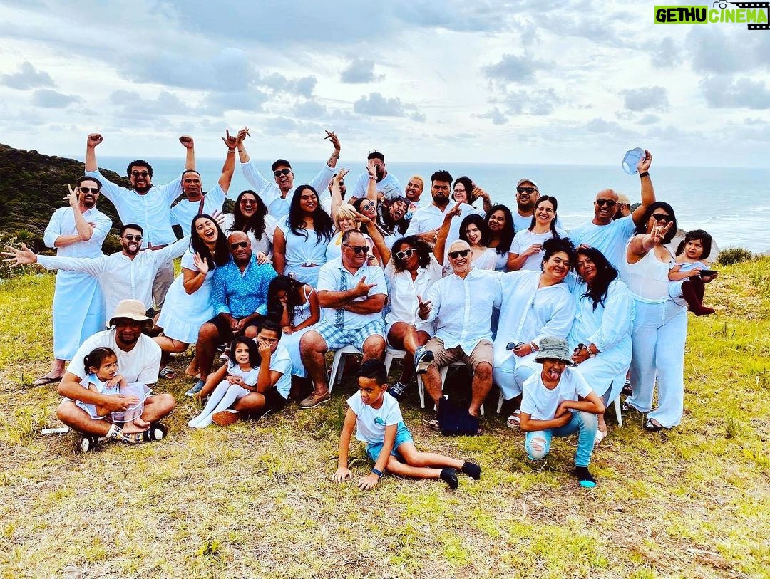 Jay Ryan Instagram - Happy Holidays from our family to yours! Sending out love and blessings to all those having a hard time this year around the globe.. a new year is upon us all.. #kiakaha #merrychristmas #familyfirst ⭐️ Aotearoa New Zealand
