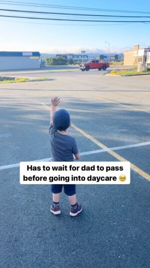 Jay Shetty Instagram - Leave a ❤️ below for this👇 Rain or shine this little one always waits for dad to pass by before going into daycare 🥲

via jilliandunn92 on tiktok