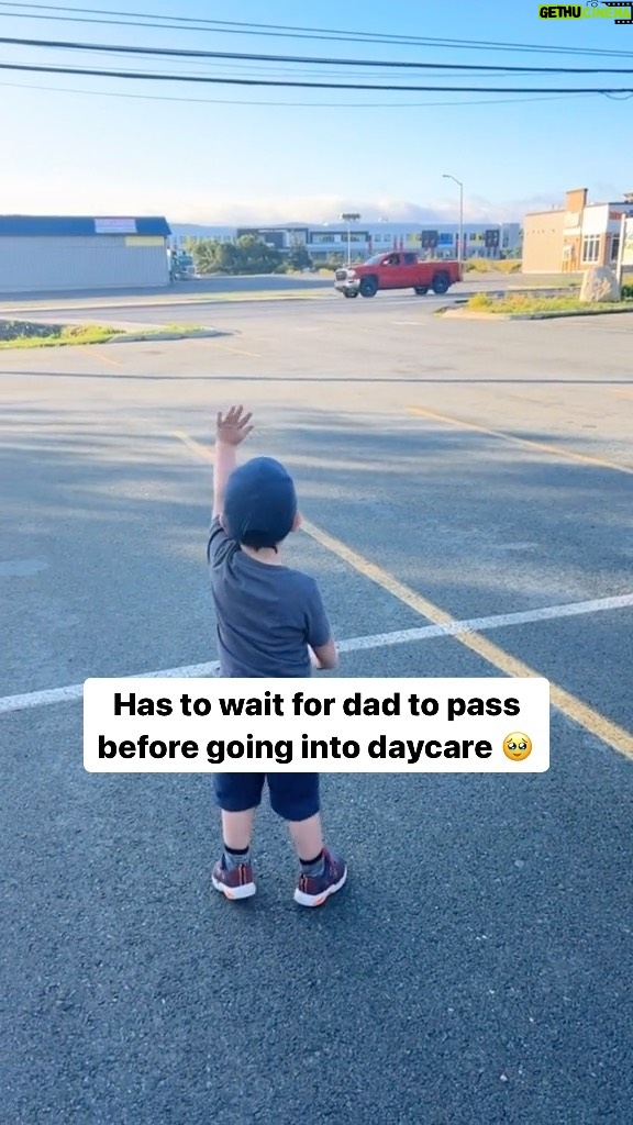 Jay Shetty - 424.9K Likes - Leave a ❤️ below for this👇 Rain or shine this little one always waits for dad to pass by before going into daycare 🥲
via jilliandunn92 on tiktok