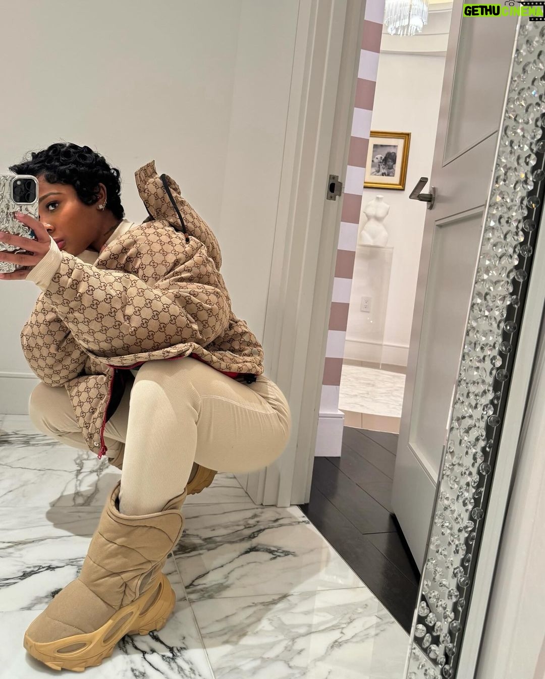 Jayda Cheaves Instagram - It’s something bout my mirror pics….