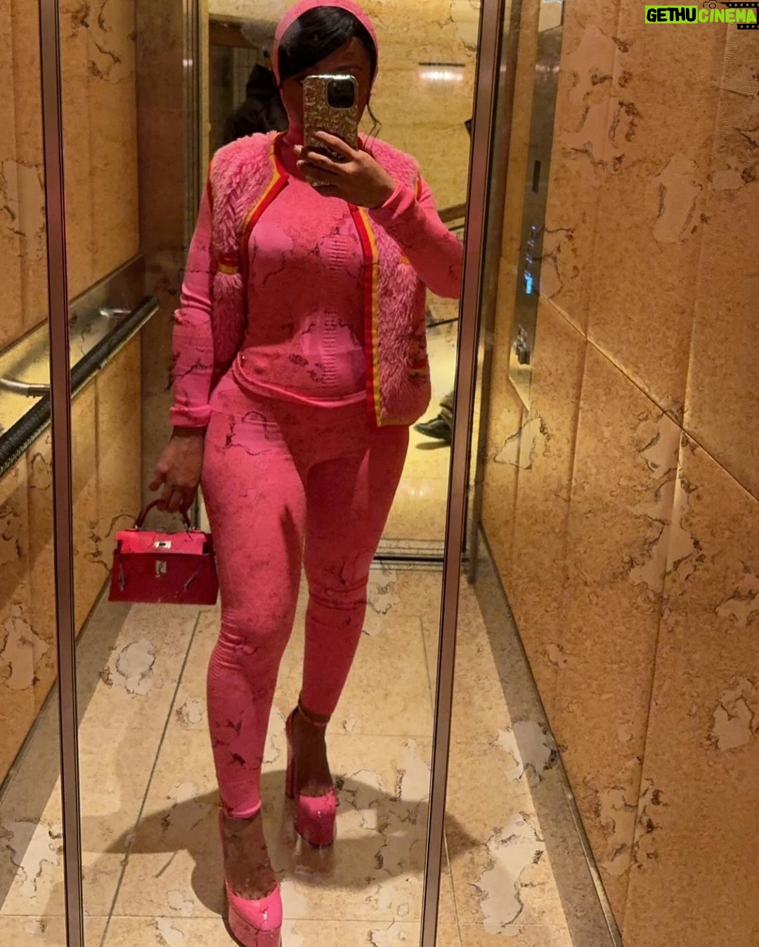 Jayda Cheaves Instagram - Muah.. NO BARS 💋 London, United Kingdom