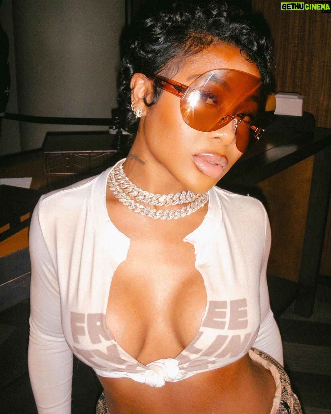Jayda Cheaves Instagram - Give me my tens, then take away two.. I ate it up again
