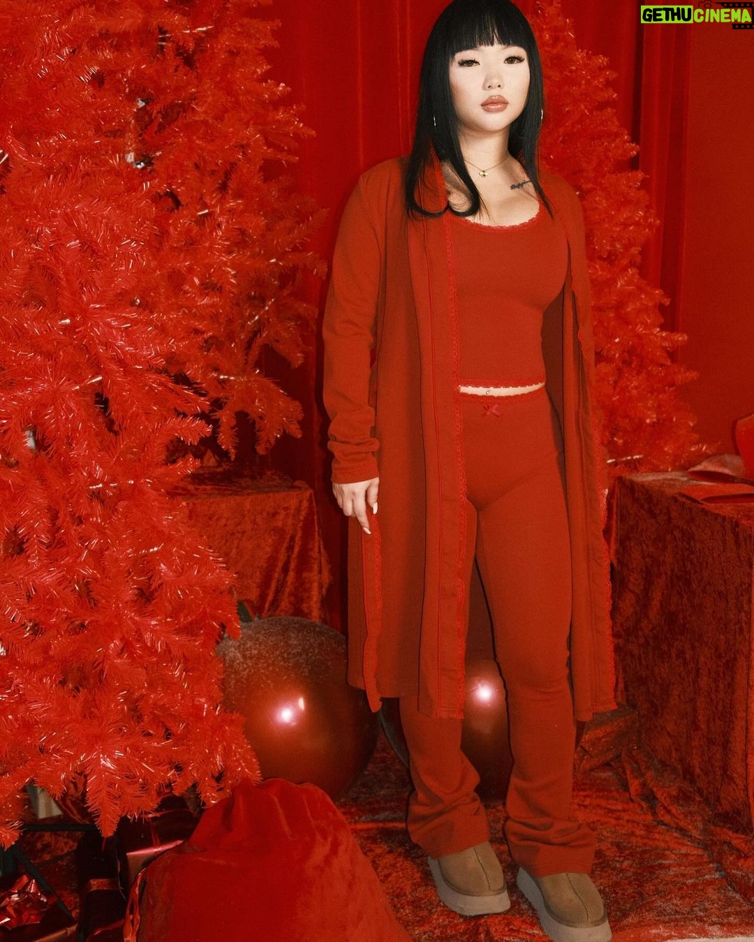Jayda Cheaves Instagram - WAYDAMIN: JUST DROPPED: Holiday Lounge is here! Shop the collection now + get 20% off our MOTO collection. 🎅🏼