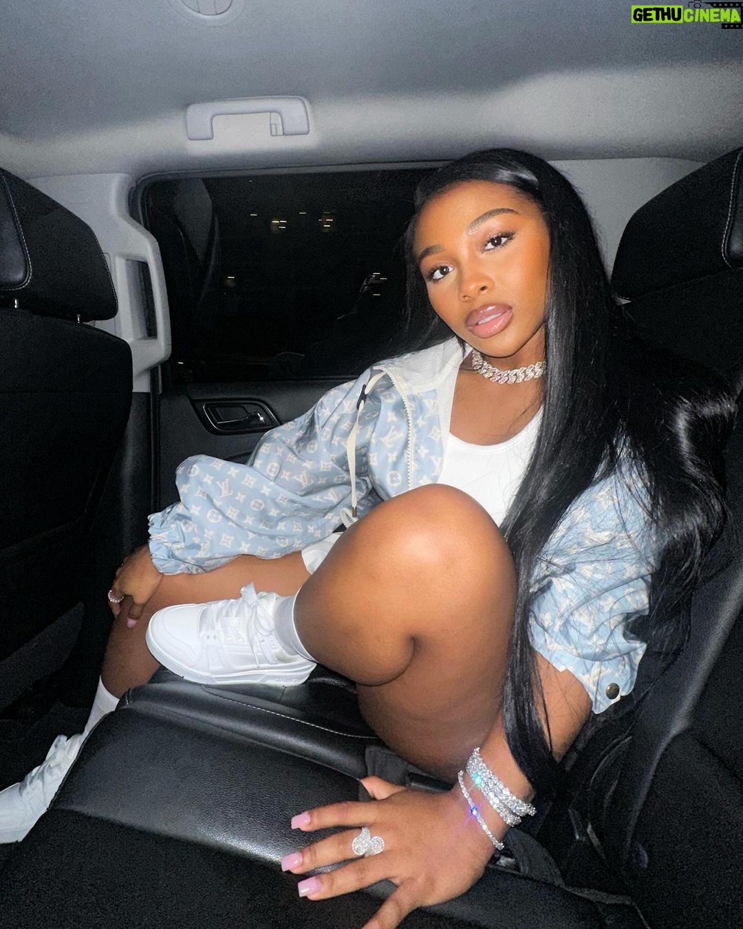 Jayda Cheaves - 583.5K Likes - Ain’t no tutorial it’s either ya got it or ya don’t.