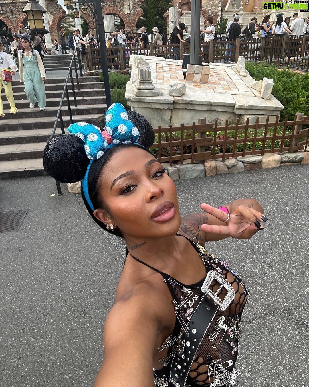 Jayda Cheaves Instagram - Only thing I have to worry about is adjusting to the time zones. 馃彴 Tokyo Disneysea (鏉变含 銉囥偆銈恒儖銉笺偡