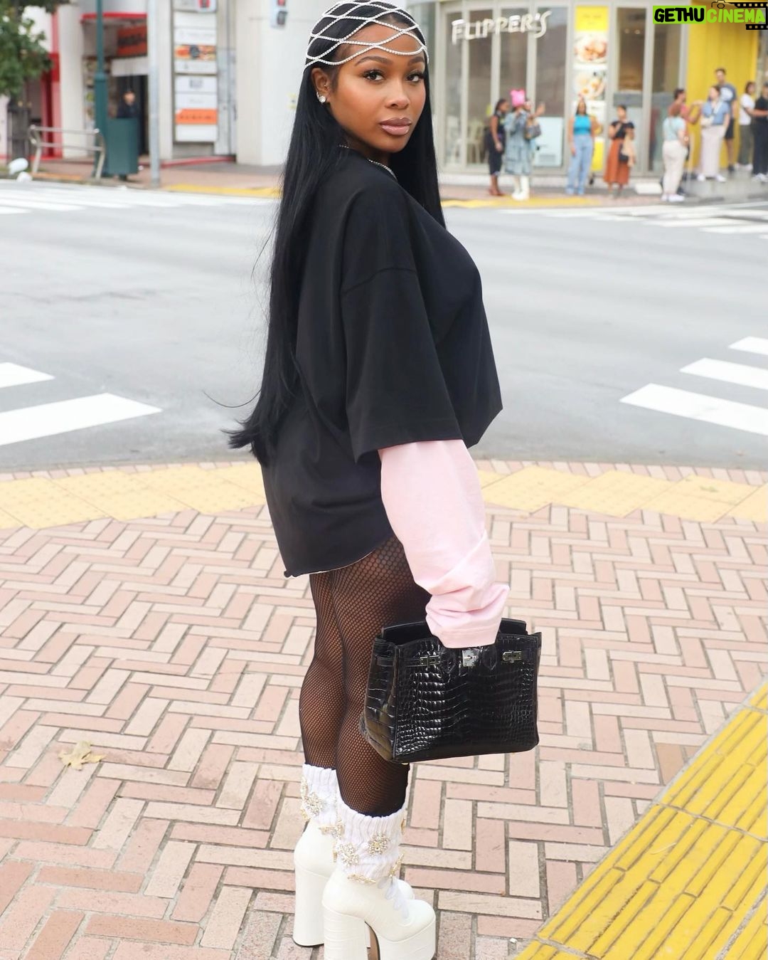 Jayda Cheaves Instagram - Changing the scene > being seen 大手町の森