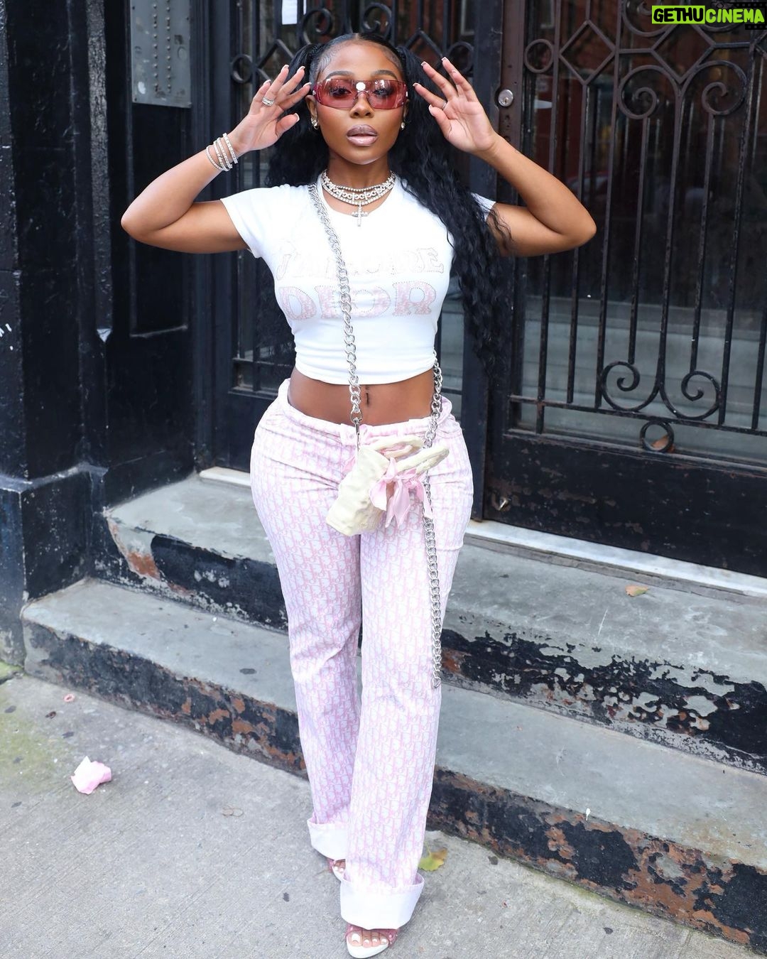 Jayda Cheaves Instagram - Fit look good cuz she in it 🎀 New York, New York