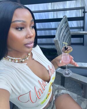 Jayda Cheaves Instagram - Im only fly on days that end with y
Skirt / top @prettylittlething