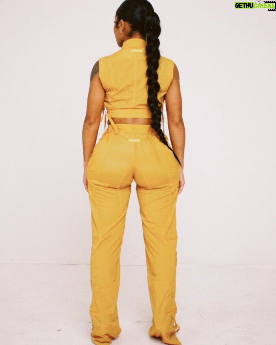 Jayda Cheaves Instagram - cargo szn but make it chic 💗 Available now | @waydaminbrand