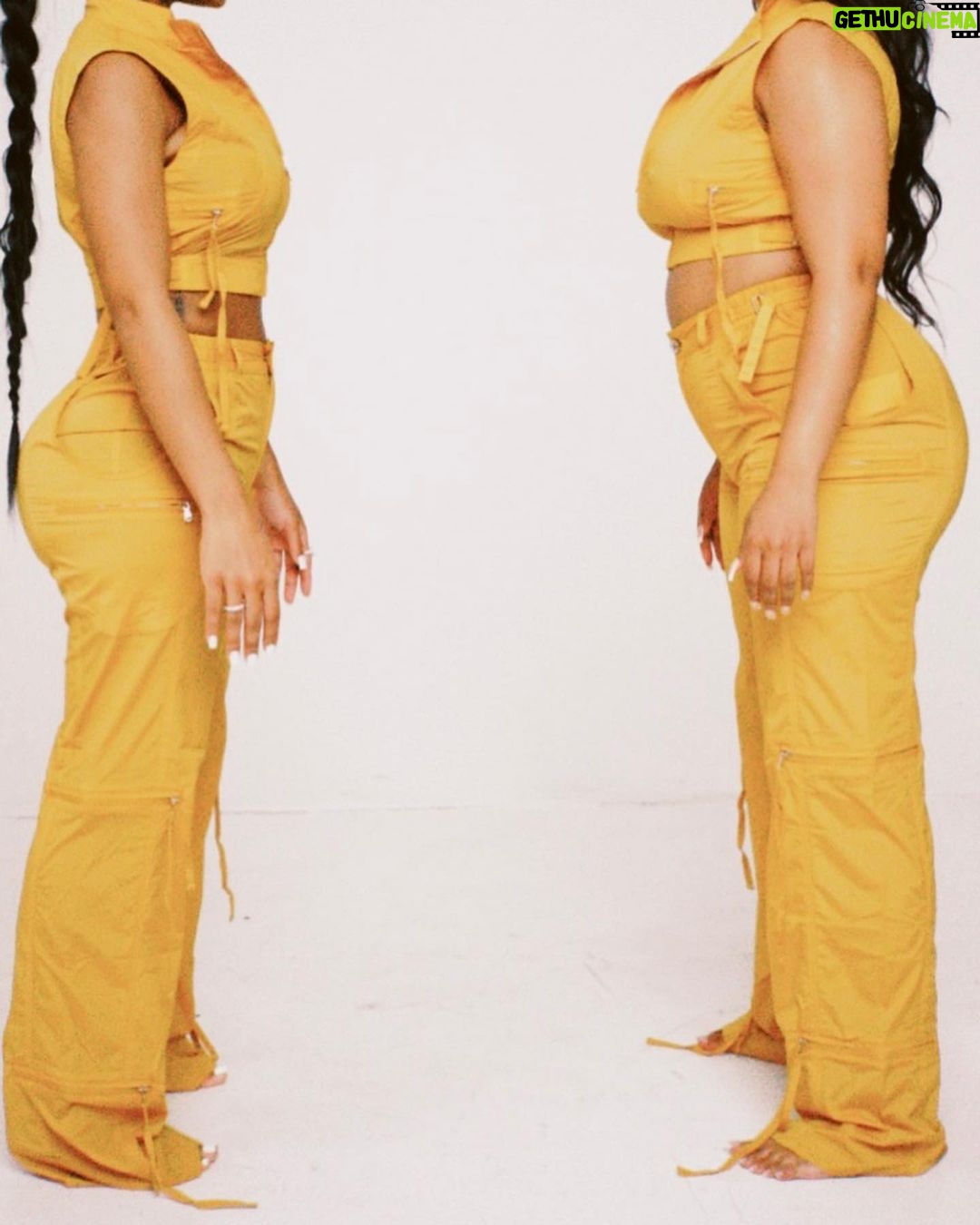 Jayda Cheaves Instagram - cargo szn but make it chic 💗 Available now | @waydaminbrand