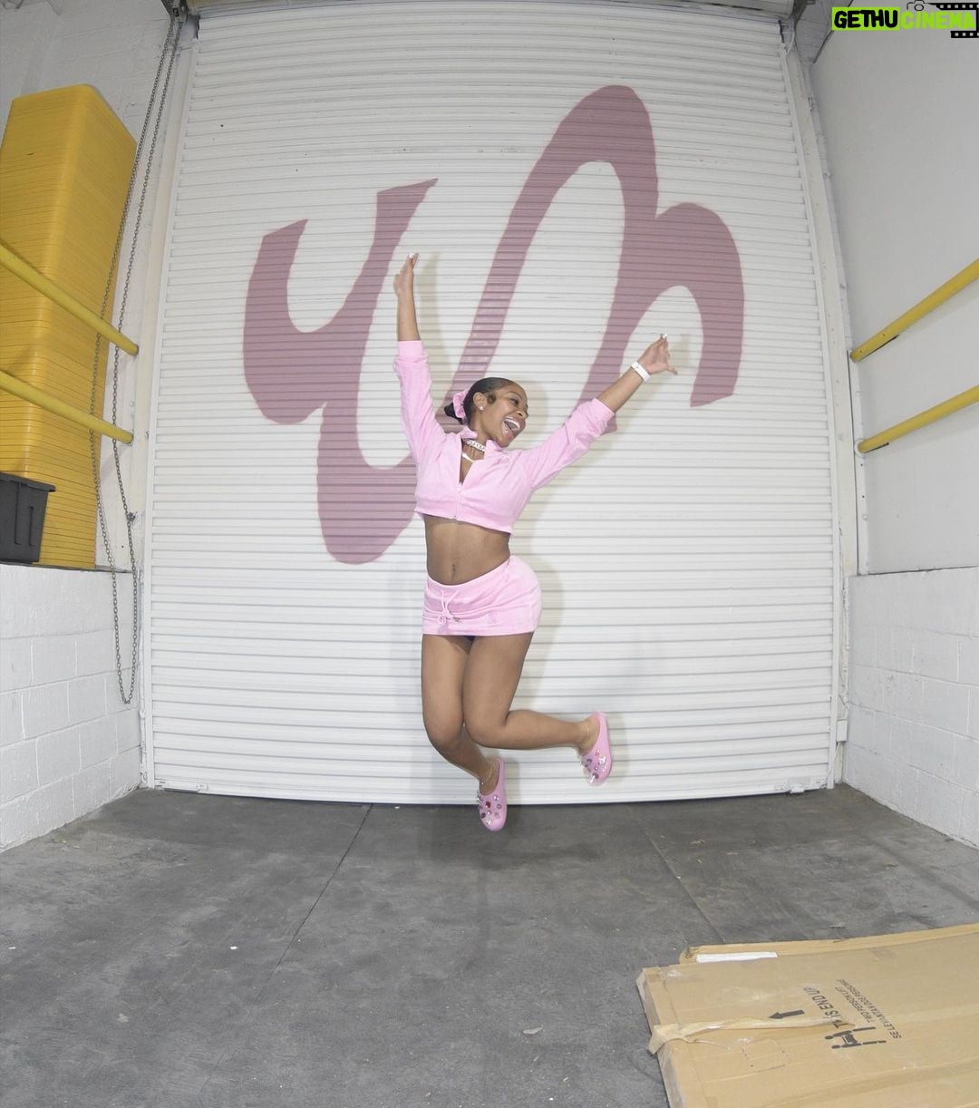 Jayda Cheaves Instagram - Took a lil hiatus and still nobody topped me 👅 Warehouse