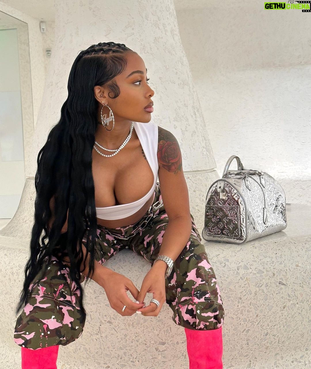 Jayda Cheaves Instagram - Don’t ever think I lost it👅 Pants @prettylittlething