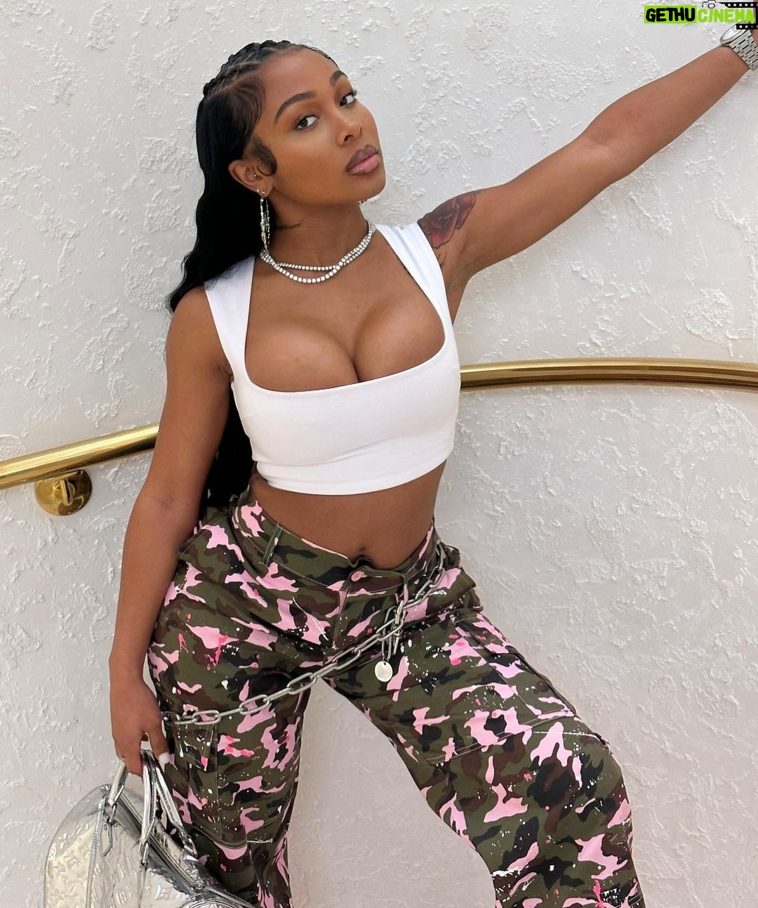 Jayda Cheaves Instagram - Don’t ever think I lost it👅 Pants @prettylittlething
