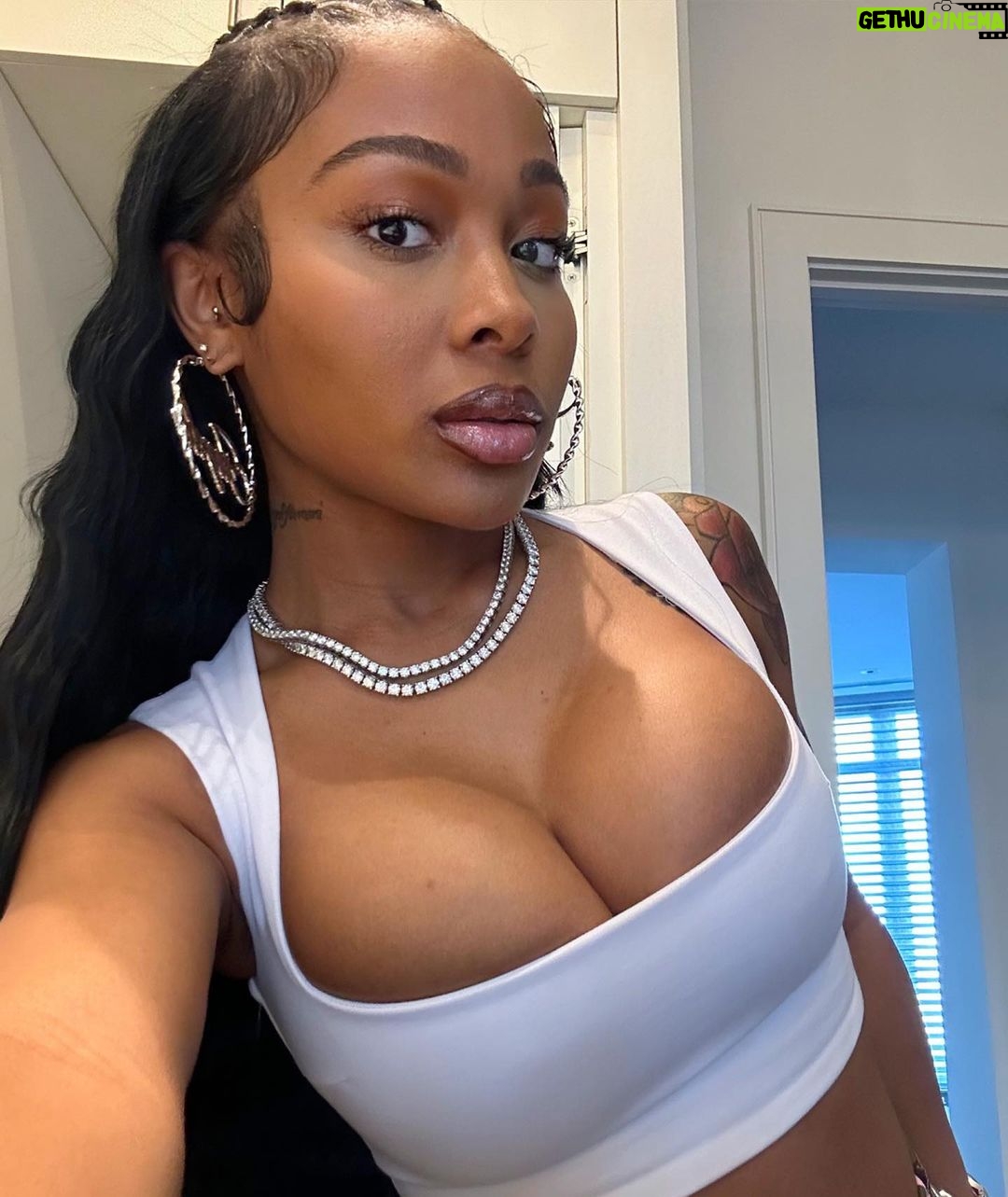 Jayda Cheaves Instagram - Don’t ever think I lost it👅 Pants @prettylittlething