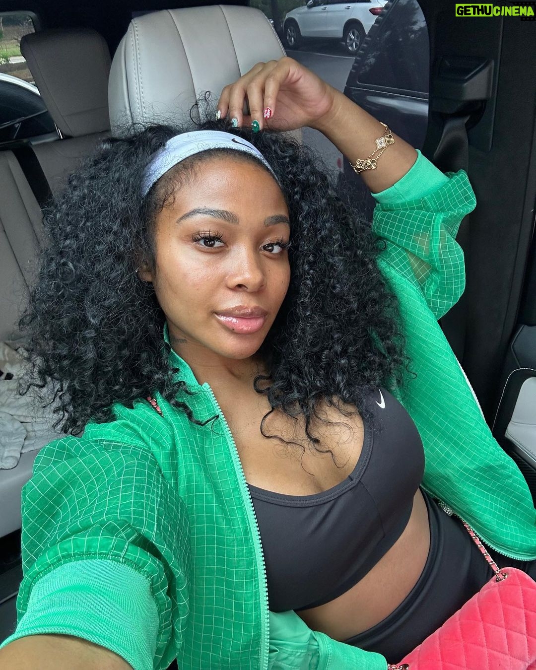Jayda Cheaves Instagram - Happy hump day 🐫 @wigdealer