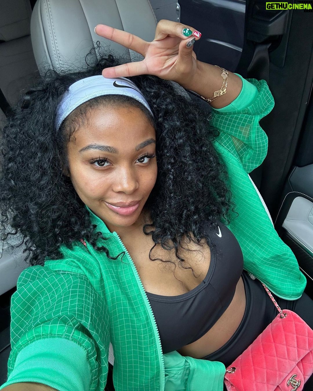 Jayda Cheaves Instagram - Happy hump day 🐫 @wigdealer
