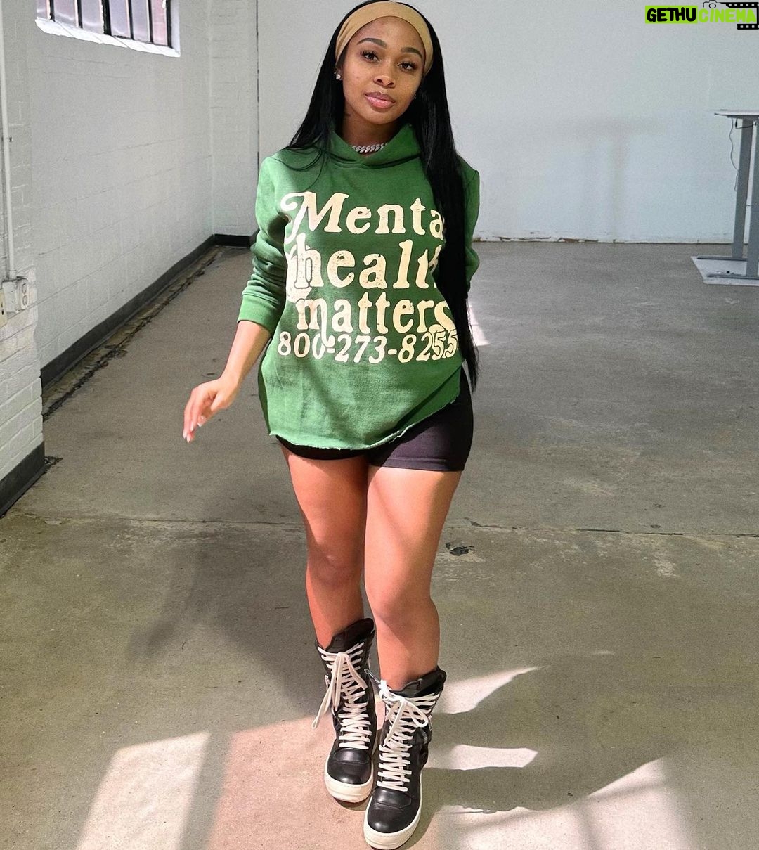 Jayda Cheaves Instagram - Happy Mental Health Awareness Month 🤍 @euphoric.777