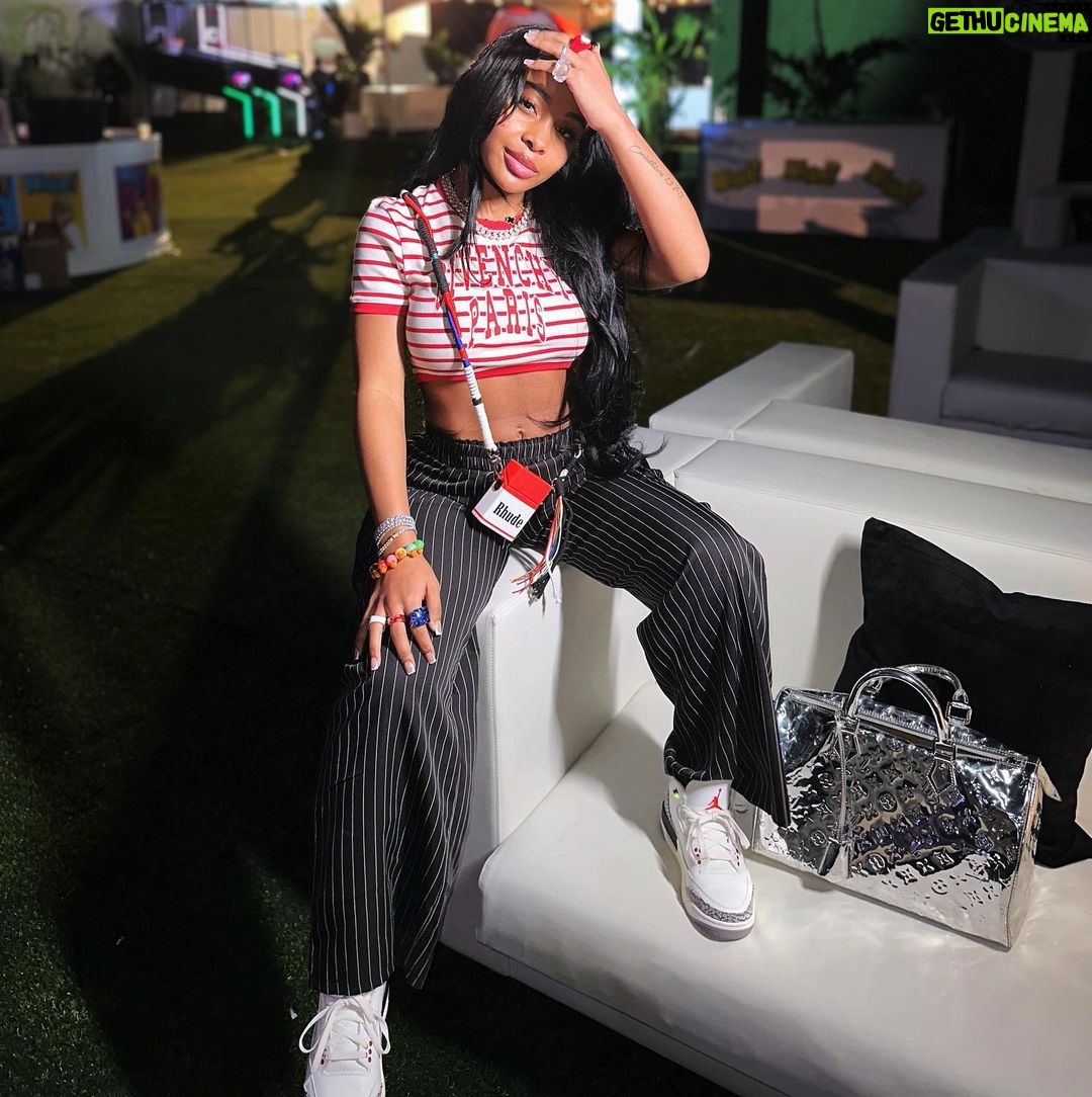 Jayda Cheaves Instagram - Mad calm, i let my aura speak Pants @prettylittlething