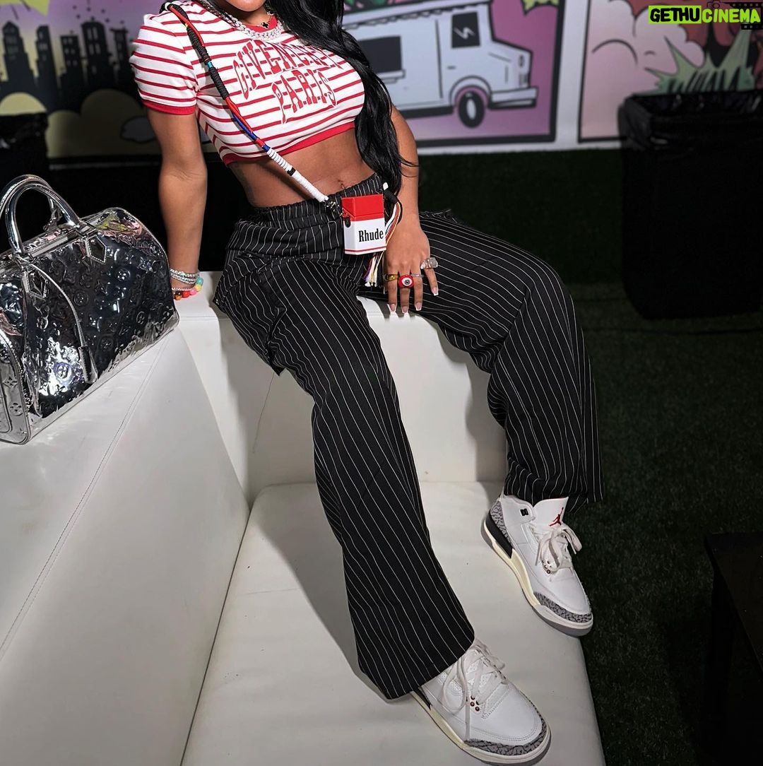 Jayda Cheaves Instagram - Mad calm, i let my aura speak Pants @prettylittlething