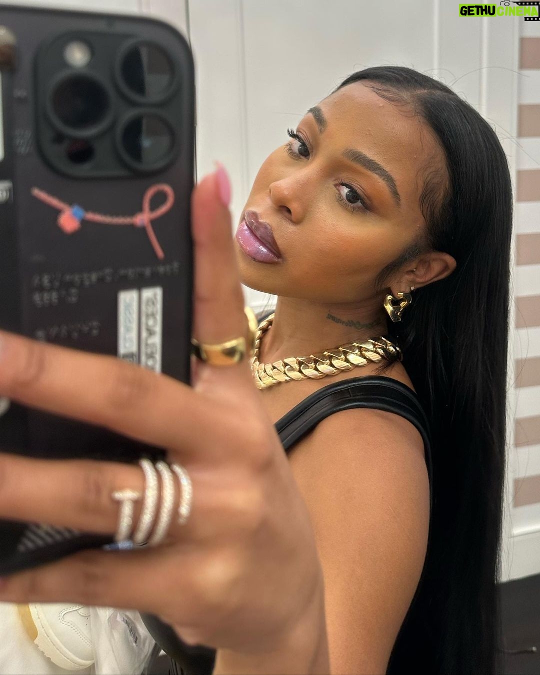 Jayda Cheaves Instagram - I don’t have no propaganda or hype for y’all.. just fly 💩 and substance