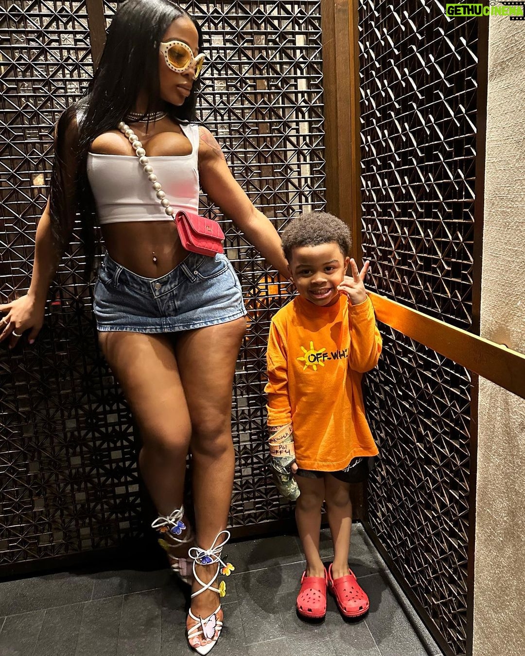 Jayda Cheaves Instagram - Petite but my name hold weight 🦋 Miami Beach, Florida