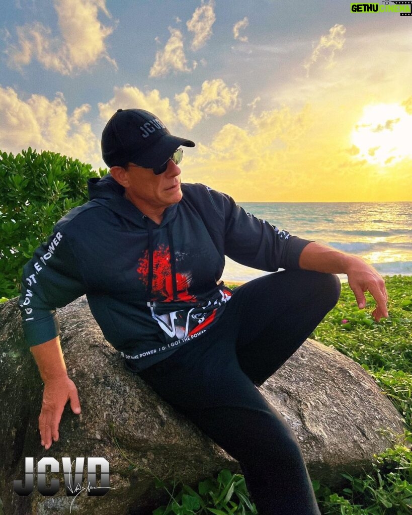 Jean-Claude Van Damme Instagram - No matter how bad you feel, never give up and don't lose hope. There is always sunrise after sunset 🌅 #jcvd #sport #sunset