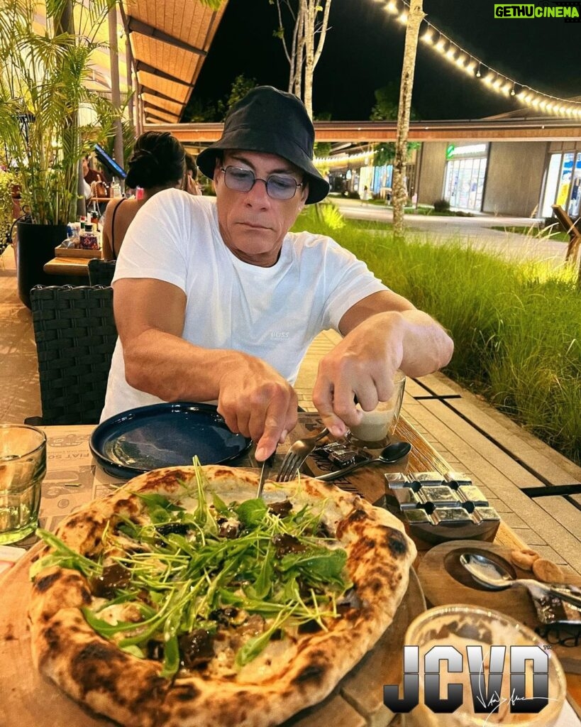 Jean-Claude Van Damme Instagram - What’s your favorite pizza😝🍕☕️#jcvd #vacation #pizza