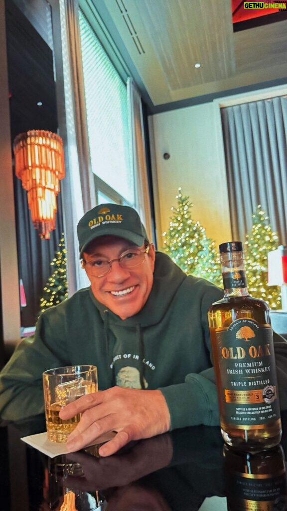 Jean-Claude Van Damme Instagram - All my best wishes to you and your families 🎄🥃 🎊#jcvd #vandamme #celebration #newyear #happy#love