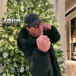 Jean-Claude Van Damme Instagram - Happy Holidays my friends 🎅🏼🎄🎁 My best wishes to you and your families 🙌🏼✨💫#jcvd #vandamme #christmas #happy #love #family