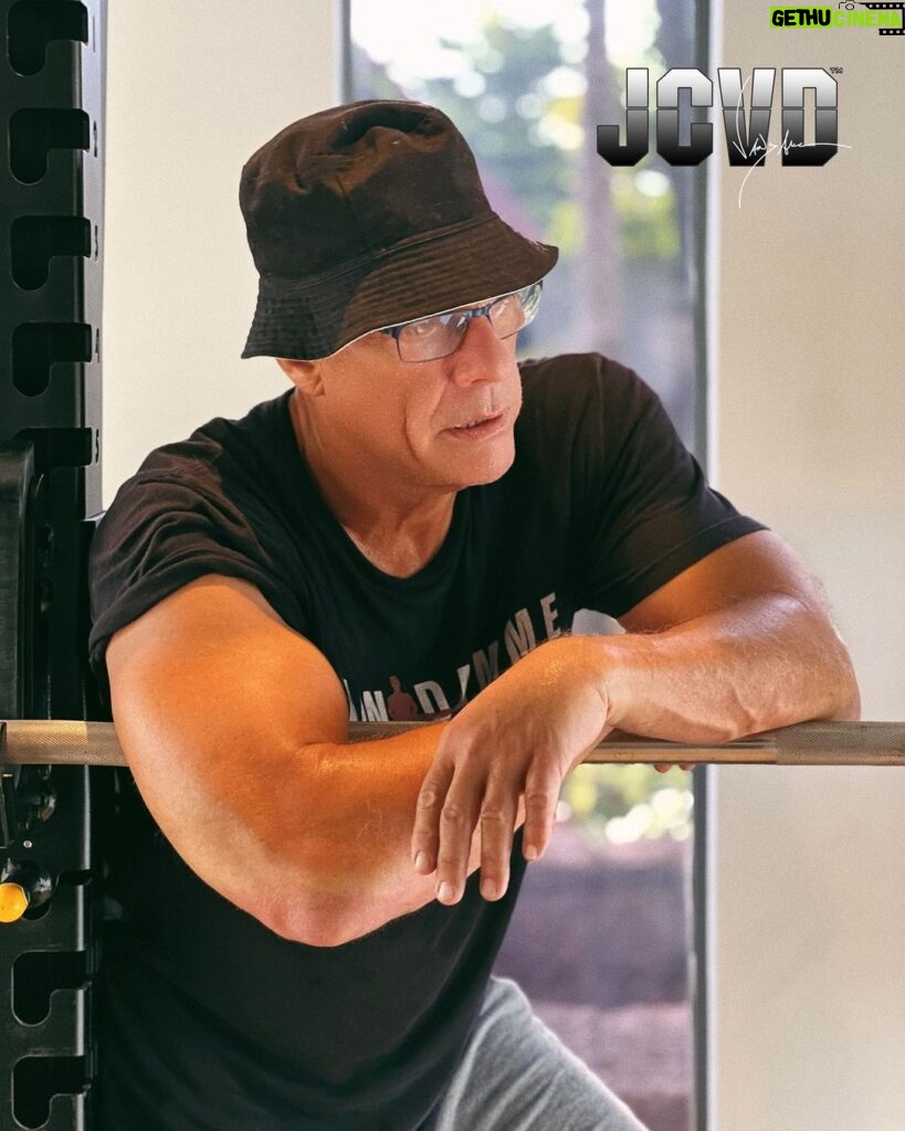 Jean-Claude Van Damme Instagram - Good day for me it’s a gym day 💪🏼 How often you are training guys? #jcvd #jeanclaudevandamme #gym #sport #happiness #training