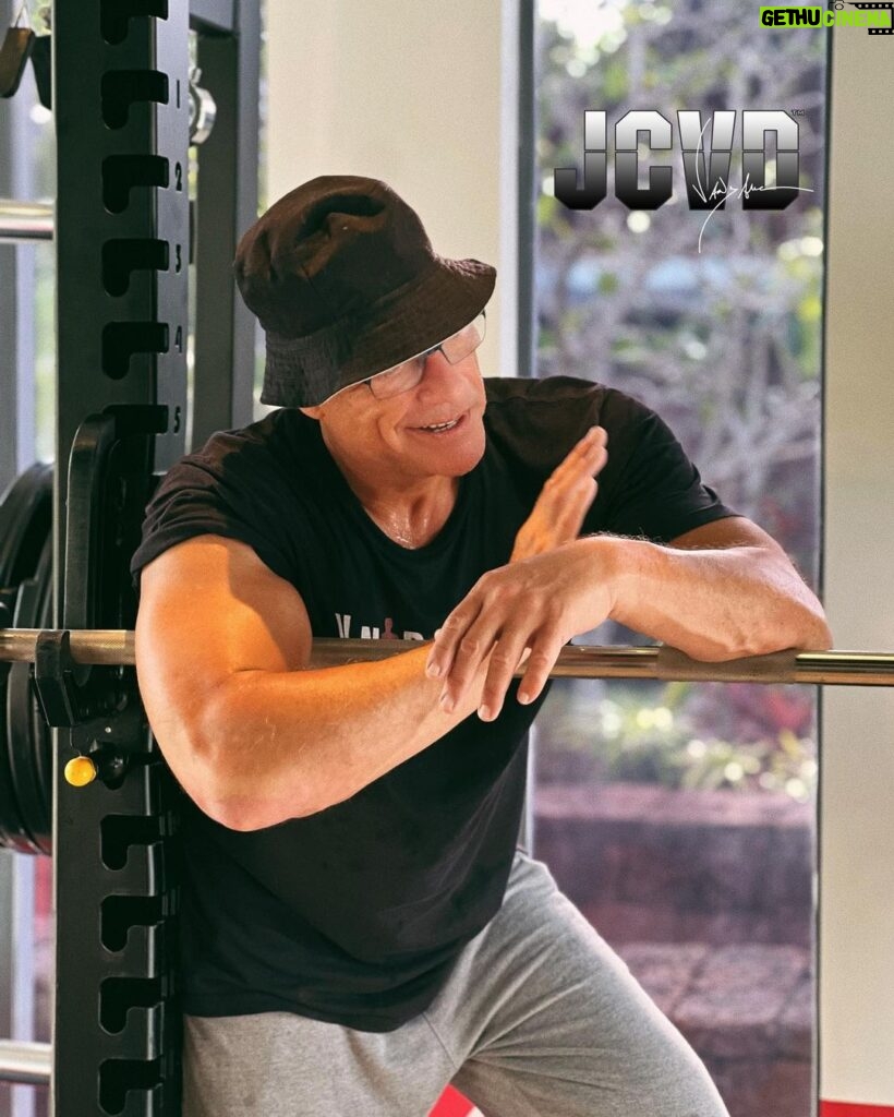 Jean-Claude Van Damme Instagram - Good day for me it’s a gym day 💪🏼 How often you are training guys? #jcvd #jeanclaudevandamme #gym #sport #happiness #training