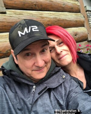 Jean-Marc Généreux Instagram - Bonne fête des pères #bonnefêtedespères 
Petit stop à #canmorealberta sur notre chemin vers #banff avec ma chérie @francemousseau1 ❤️ Best time for #fathersday @m2boutiques @karinejoncascosmetiques