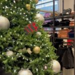 Jean-Marc Généreux Instagram - Profitez des soldes d’après-Noël dès maintenant sur la boutique en ligne et en boutiques 🤩 Ouverture des portes à 13h00! C’est le moment de vous procurez vos marques préférées à petit prix ✨ Greater Montreal