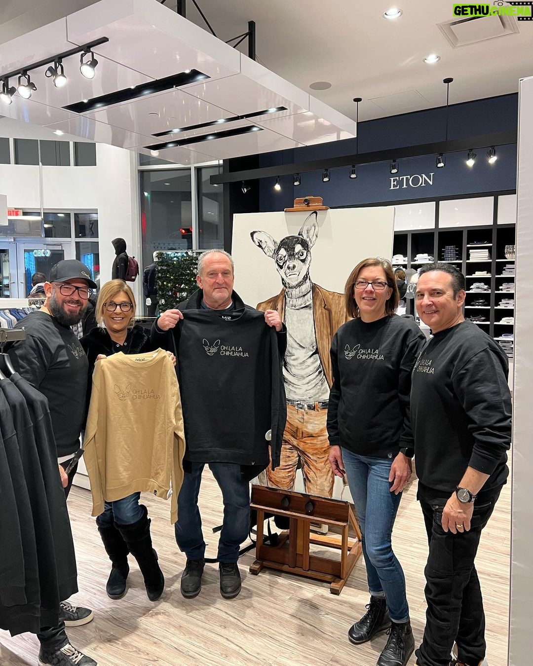 Jean-Marc Généreux Instagram - Merciiiiiiiiiii pour ce super 5@7 chez @m2boutiques en compagnie de @guilbo_art un artiste incroyable!!! Merci @jmanctil @charest.melodie @alex_sorin , @autreflea4fils Justine, Carole , Danny et Toutes et Tous qui sont venus encourager @academiezenith et Maryse Tessier, en achetant un article #OhlalaChihuahua Merciiiiiiiiiii @m2boutiques & @m2generation de croire, de s’investir avec autant de cœur de ce projet M/2 Boutiques Quartier DIX30