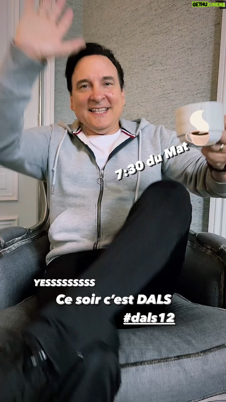 Jean-Marc Généreux Instagram - Bon matin…Paris 7:30 du mat. Je ne tiens plus en place, car ce soir exceptionnellement je remplace @lechrismarques (qui a malheureusement chopé la Covid 🤦🏻‍♂️) il me cède sa place sur le panel de jury sur le plus beau plateau du paf… @dals_tf1 J’ai déjà fait la rencontre de mes partenaires @francoisalu @marieagnesgillot et @iambilalhassani qui m’ont accueilli à bras ouverts🙏🏻. Comment vous dire?…je suis tellement heureux de pouvoir partager « une fois de plus » ma joie, mon énergie mon appréciation et mon amour pour la danse…avec les célébrités et danseurs pour, mais surtout avec VOUS mes cher,e,s ami,e,s. ( déjà Merci de l’amour que vous m’avez transmis via les réseaux sociaux et bien humblement j’espère que je serai à la hauteur de vos souvenirs 💙🤍❤️) #dals à marquer ma vie professionnelle et aujourd’hui c’est avec beaucoup d’émotions que je retourne m’assoir au première loge du plus beau spectacle du paf! Bon rétablissement #ChrisMarques 👍🏻 Je sais que je vais en prendre plein les yeux et vous aussi…👀👀👀 RDV sur @tf1 « et ça….. » ( vous connaissez la réponse mais si vous l’écrivez je vous répondrai 😃) Bonne chance @_theofernandez @leaelui @clemencecastelofficiel @carlamusicoff @@stephane.le.gar et @flopeyre Thanks Fabrice , fredpza @debo.nahon pour cette belle invitation Studio 217