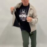 Jean-Marc Généreux Instagram - Ohlala Chihuahua…Je m’amuse comme un fou avec mes ami,e,s de M/2 C’est le temps des soldes chez @m2boutiques & @m2generation…Allez en boutiques ou en ligne, y’a des trucs de fou !!! En passant…Je vous souhaite des vacances de rêves!!!