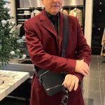 Jean-Marc Généreux Instagram - En mode festif avec @jmgenereux 🕺🏻 Avez-vous trouver LA parfaite tenue des Fêtes? N’oubliez pas que les accessoires, comme un sac ou des chaussures élégantes, peuvent faire toute la différence pour compléter votre tenue ✨ - Have you found THE perfect Holiday outfit? Don’t forget that accessories, like a bag or elegant shoes, can make all the difference in completing your outfit 🕺🏻 M/2 Boutiques Quartier DIX30