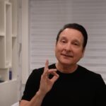 Jean-Marc Généreux Instagram - « Fini le tourbillon de Révolution! 🌟 Après des jours intenses de tournage sur le plateau, j’opte pour la MOUSSE DERMO-NETTOYANTE 4 EN 1 AU COLLAGÈNE pour nettoyer ma peau en profondeur, la rendre douce, revitalisée et éclatante ! » @karinejoncascosmetiques @karine_joncas #skincare #skincareroutine #soinsdelapeau